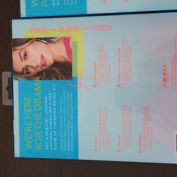 Real Techniques 4 brush Limited Edition set Electric Love Rainbow - Picture 3 of 4